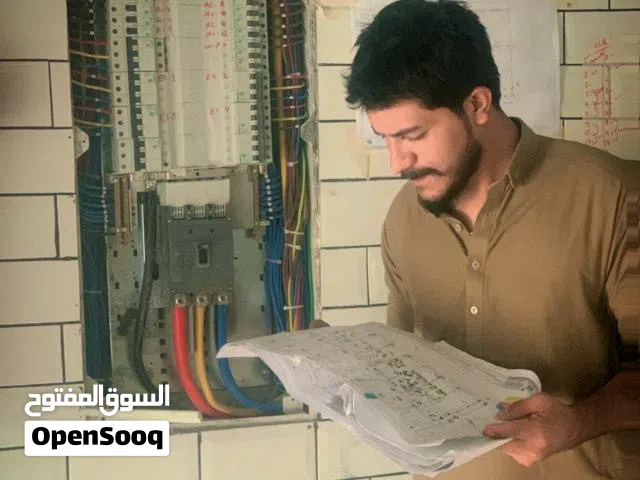 فني كهرباء محترف في الرياض  تركيب كاميرات مراقبة وأنظمة صوت وشاشات بأعلى جودة