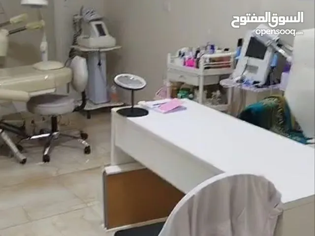 عيادة للبيع فيها اجهزة حديثه في شبرا