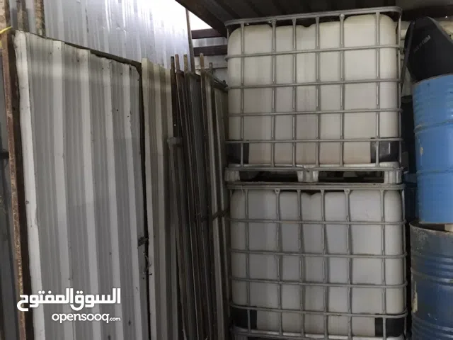 درامات  ماء  ودرامات الزرقاء تجي قاعده تحت الدرامات