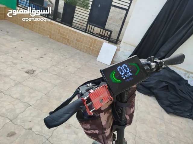 بسكليت كهرباء للبيع  كل اشي جديد  بس في مشكله في البطاريه البسكليت بصلاه عنبي ولى برغي ناقصه