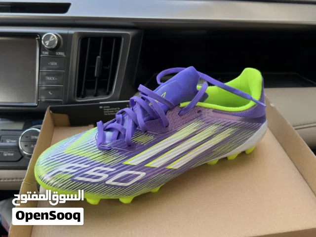 حذاء كرة قدم قياس (1/3-43)من نوع adidas