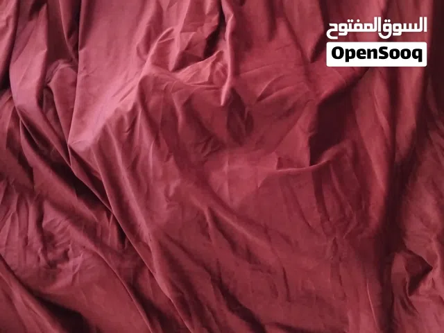 برادي مخمل وشيفون  لون سكني وشيفون بيضا  لون احمر وشيفون ابيض بسعر 50 دينار استعمال بسيط لداعي السفر