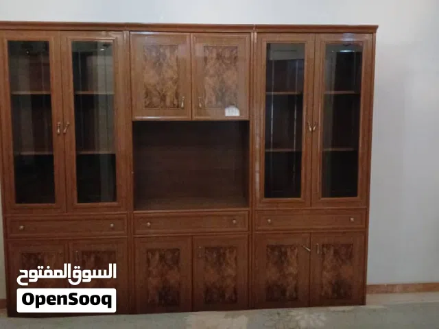 مكتبة شبه جديده ايطاليه  السعر 500وقابل للنقاش