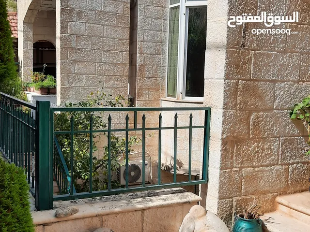 665m2 More than 6 bedrooms Villa for Sale in Amman Abdoun Al Shamali