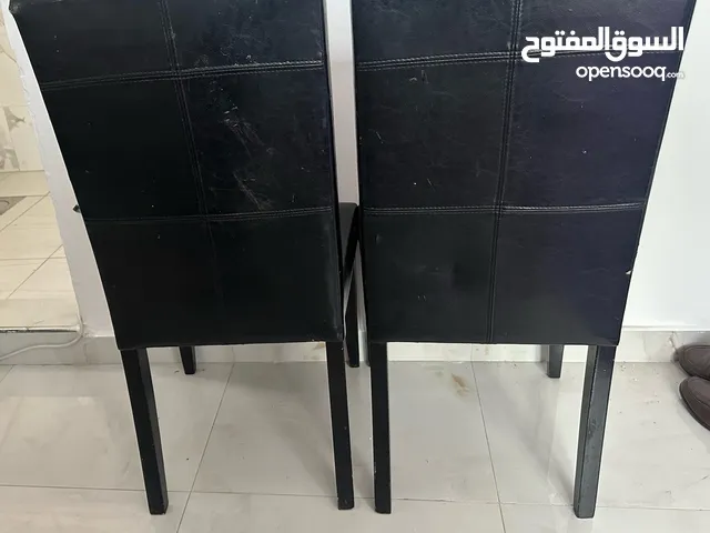 كراسي خشب جلد اسود للبيع