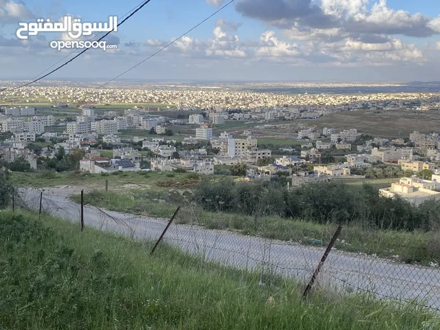 فرصتك الذهبية لبناء بيت العمر او إسكان – أرض سكنية مرتفعة بإطلالة ساحرة في الحصن / حوض الأصبح