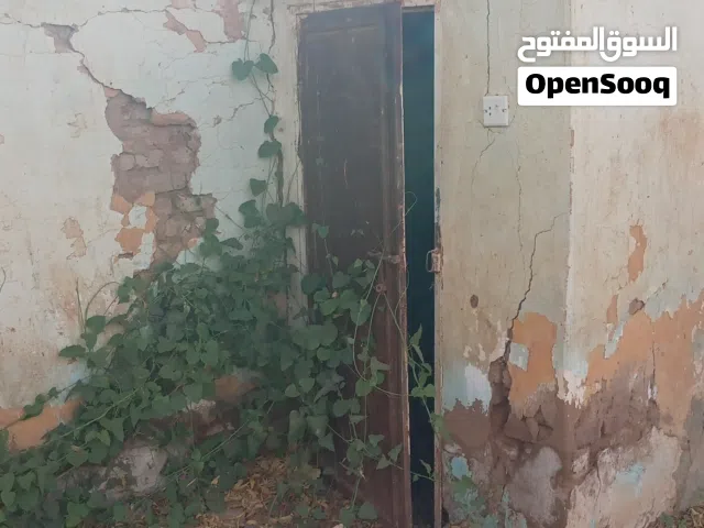 ابواب حديد و خشب داخلية مستعملة نضيفة