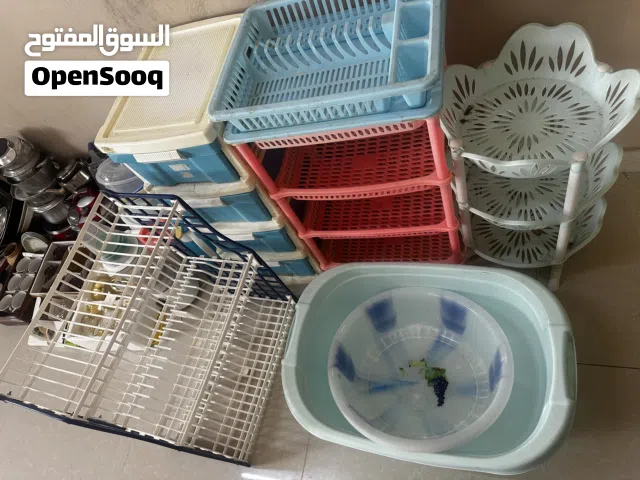 أدوات بلاستيكية
