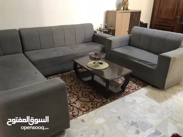 طقم كنب للبيع 50 دينار مع الطاولة