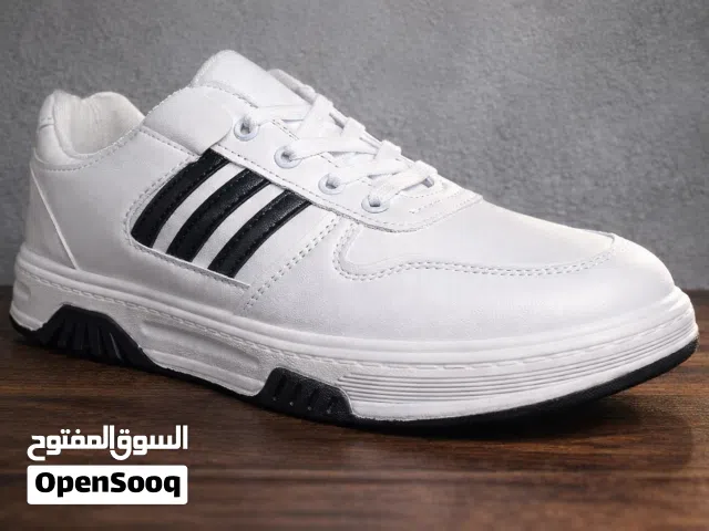 كاويش حاجة ممتازة بي سعر التخفيض في منا ابيض و اسود مقسات من 41 الي 45 بي