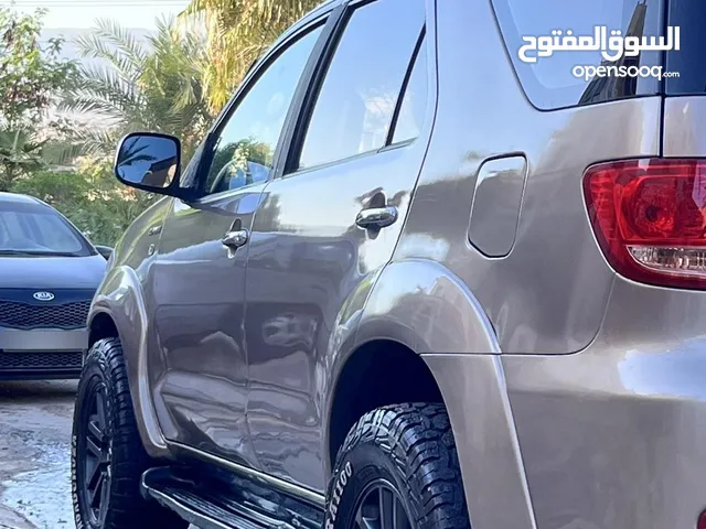 جيب تويوتا سيارة عائلية وشبابية سبع مقاعد قابل للبدل بسياره اقل قيمه مع دفع الفرق