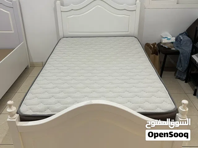 سرير مع مرتبة أصلية العرض 120