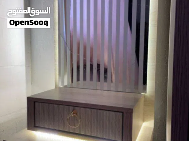 الطاولة الجانبية لغرفة النوم