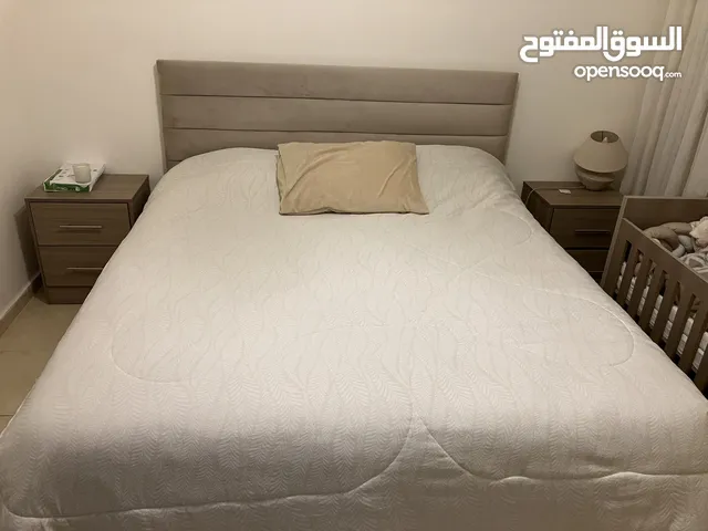 تخت مع فرشة وخزانه كبيرة بسعر مغري