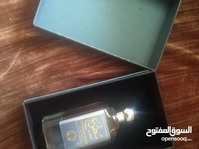 عطر سطوع فاخر مع لمسات العود