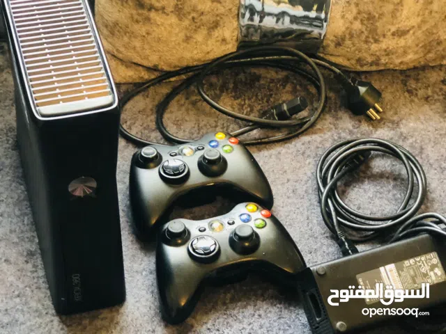 أكس بوكس 360slim مهكر للبيع جهاز نضيف شبه جديد شغال 100.100
