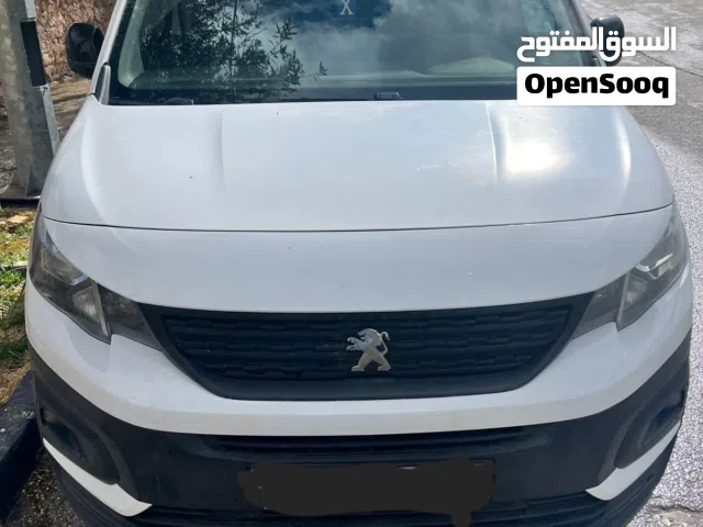 بيجو ريفتر 2022