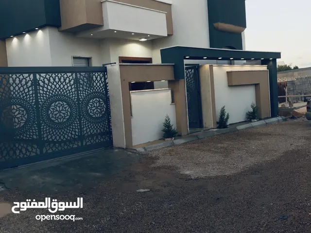 175 m2 5 Bedrooms Townhouse for Sale in Tripoli Ain Zara