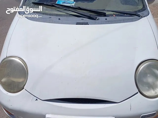شيري QQ 2013اللون ابيض اربع مقاعد كشرها نظيف كير اوتوماتيك