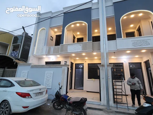 ييت للبيع مساحه 150 متر واجهه 7ونص نزال20 يحتوي 4 غرف نوم وصاله ومطبخ وصحيات عدد4 الموقع حريه