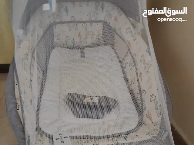 هزاز كهربائي لاطفال  شغال شبه جديد تشتغل على ريمونت  و دون الريمونت