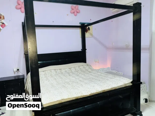 غرف نوم جلد قياس كوين بحالة جيد