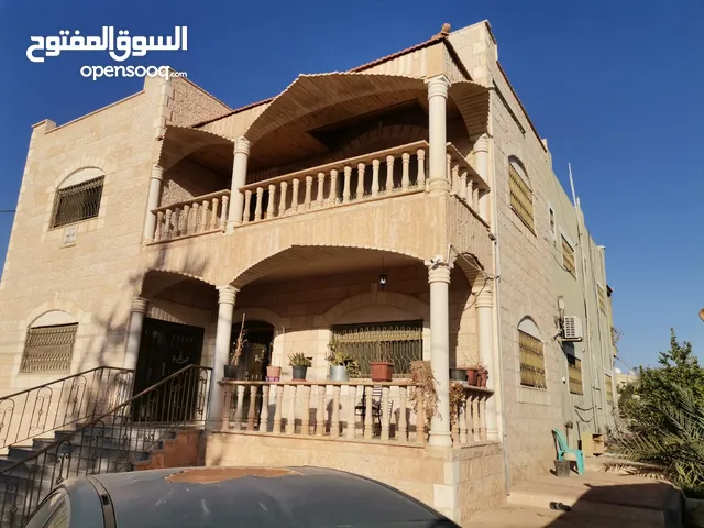 442m2 More than 6 bedrooms Townhouse for Sale in Zarqa Azraq
