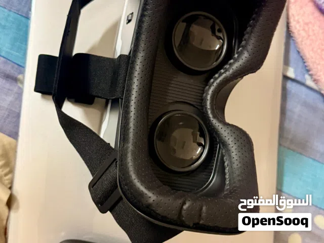 VR Head set using with phone new box piece.سماعة الواقع الافتراضي للاستخدام مع الهاتف، علبة جديدة
