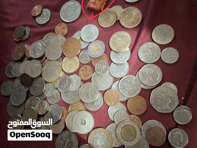 عملات معدنيه قديمه وحجر عقيق على شكل تمثال بوذا للبيع