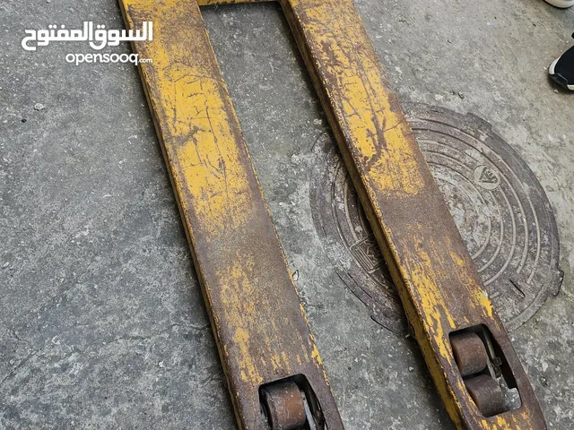 عجلاه كهربائية يمكن استخدامها للقطع او تصليحها تحتاج صيانه