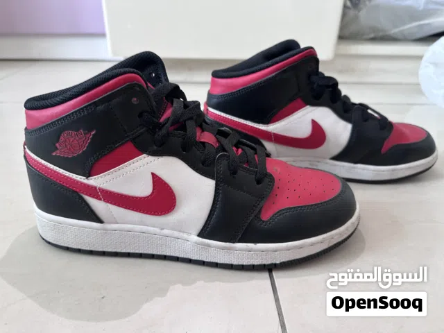 Never Worn Nike Air Jordan-style Mid Top Sneakers