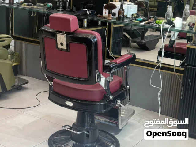 كراسي حلاقة كهرباء مع ميز حلاقة مع ملحقاته