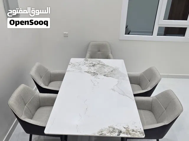طاولة طعام مع 6 كراسي