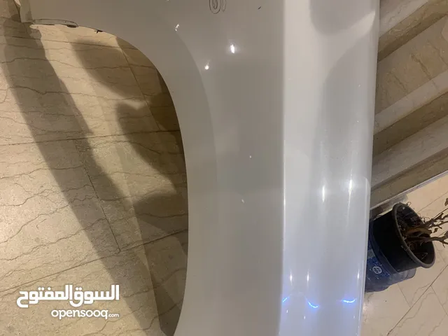 مدقر يمين برادو 2023 صبغ تجميلي قطعه اصليه + تكايه مصنوعه في قطر