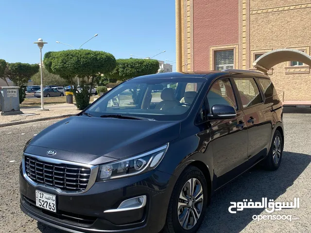 Used Kia Carnival in Farwaniya