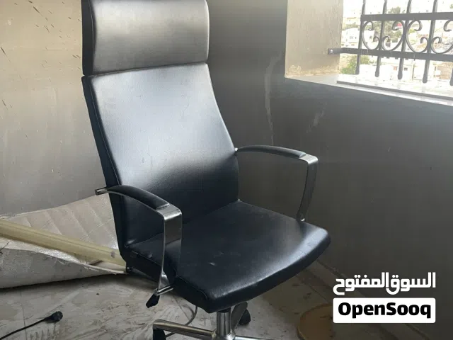 كرسي مدير بحاله جيده عمل صيانه للكراسي في موقعك