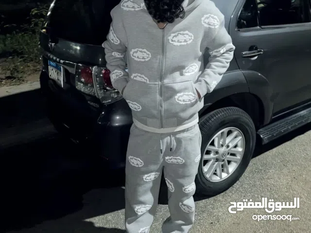 للبيع جميع أنواع الهوديات والجواكيت يوجد جواكت نايك تك بجميع ألوانها ويوجد هوديات استود بجميع الوانه