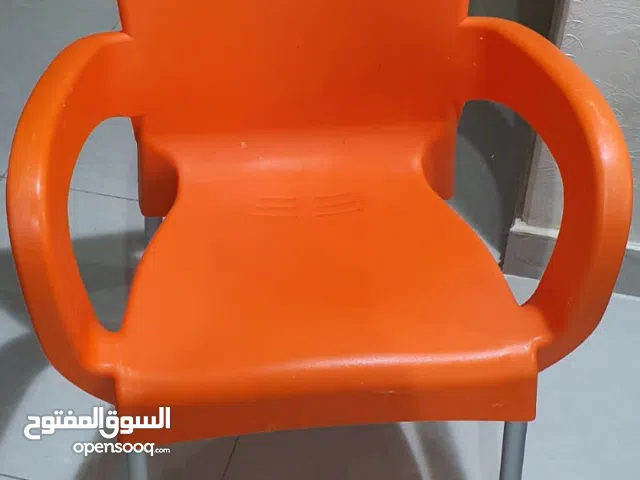 4 كراسي بلاستيك متين استخدام خفيف