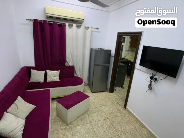 شقة ( 1BHK ) في الغبرة الجنوبية في موقع متميز جداً مقابل مجمع بوشر الرياضي . قريب من مستشفي السلطاني