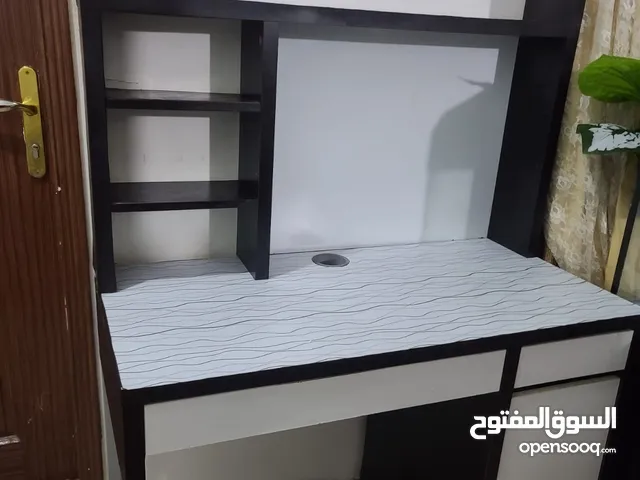 ايكيا طولة للدراسة وللكمبيوتر Ikea computer table