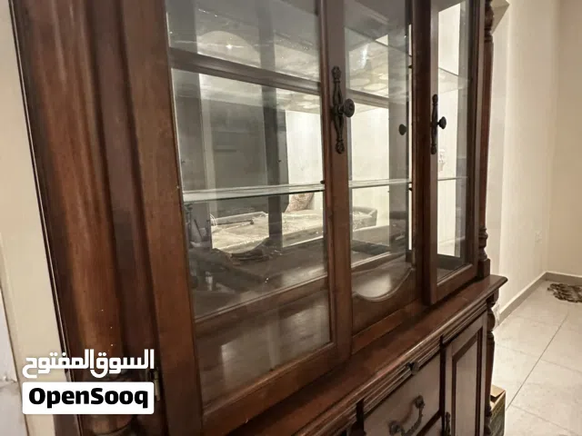 كبت خشبي بأبواب زجاجية