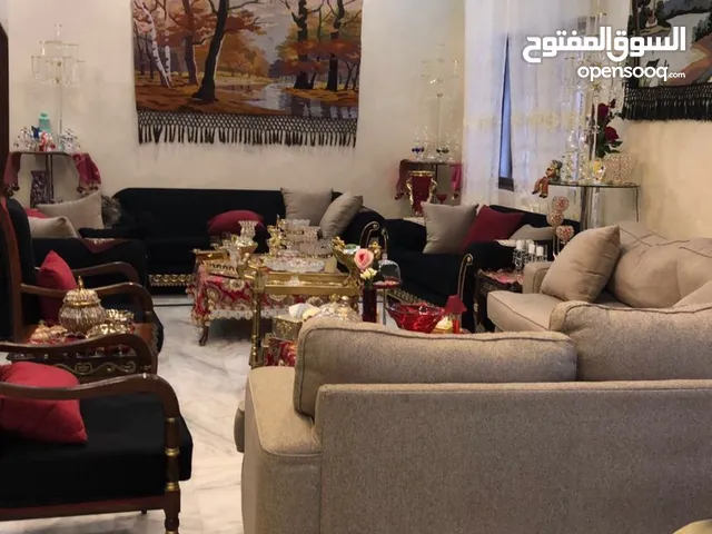 207 m2 5 Bedrooms Apartments for Sale in Amman Deir Ghbar