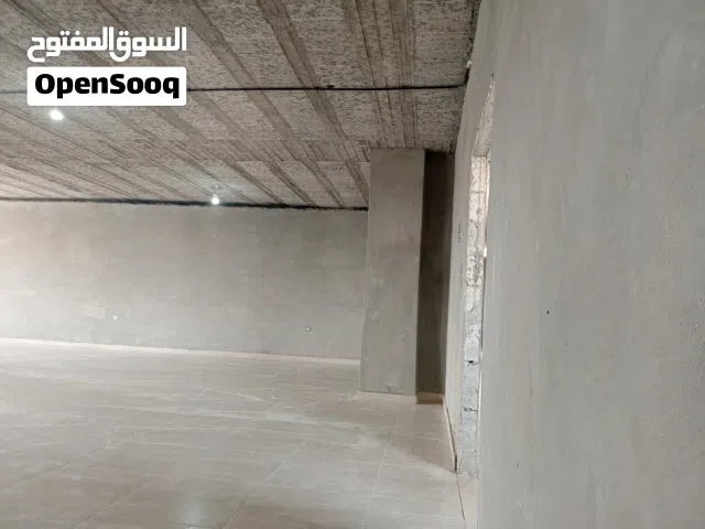 عماره في محافظه مادبا طابق ثاني المساحه 185 متر تزبط كافيه وعياده 4000 سنوي