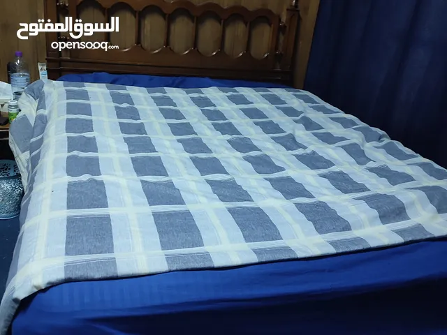 سرير مفرد ونص للبيع
