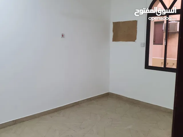 150 m2 5 Bedrooms Townhouse for Rent in Muharraq Muharraq City