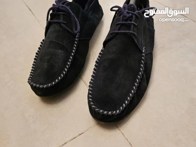 أحذية جلد طبيعي بحالة الجديد للبيع