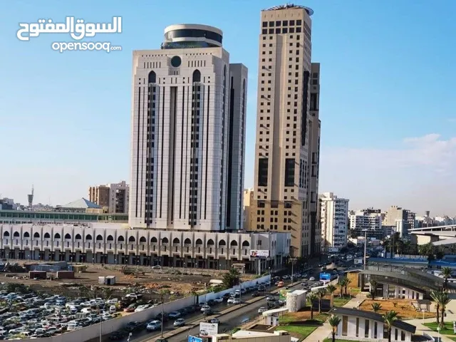 مبني تجاري في ميزران للبيع ملك مقدس