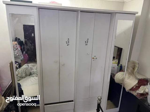 دولاب مستعمل والعيوب مثل ما موضح بالصورة