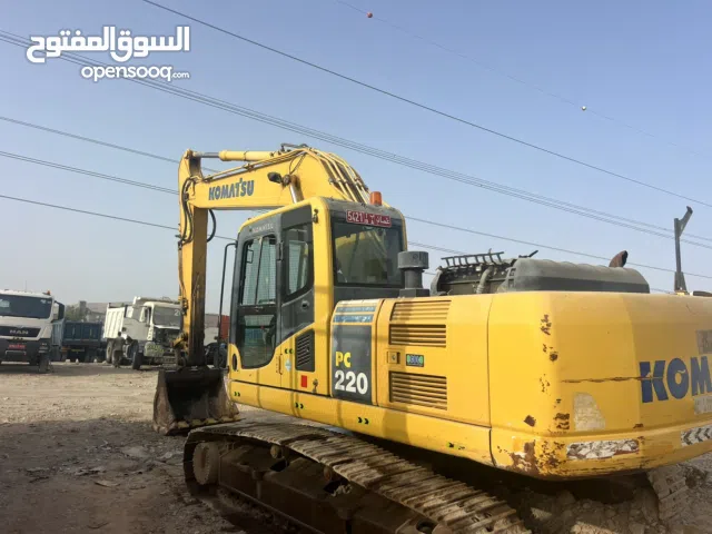 بيع سيارة من نوع حفاره كوماتسو 220 موديل 2015