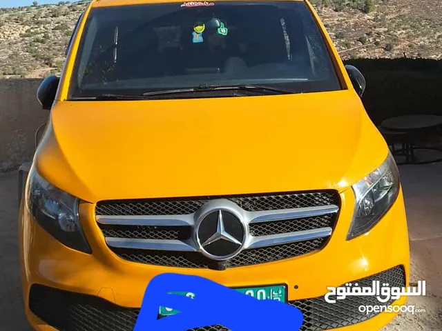 مرسيدس في كلاس عمومي